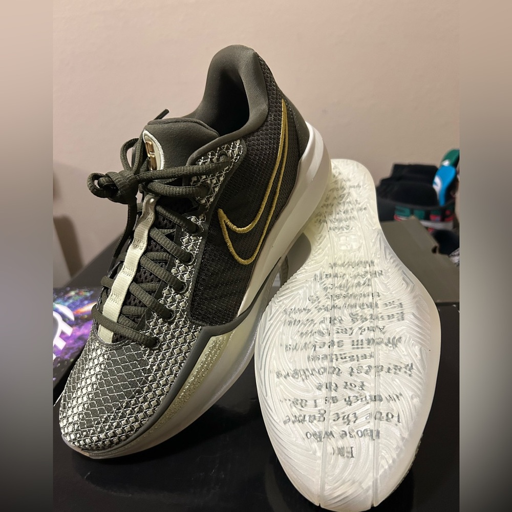 Nike Sabrina 1 'Dedication' HF5518-302 Women’s Basketball Shoes Sz 9 Brand New